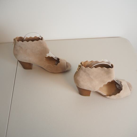 Anthropologie Block Heel Peep Toe Scalloped Shoes Women's Size 8M Tan Suede - Picture 3 of 11